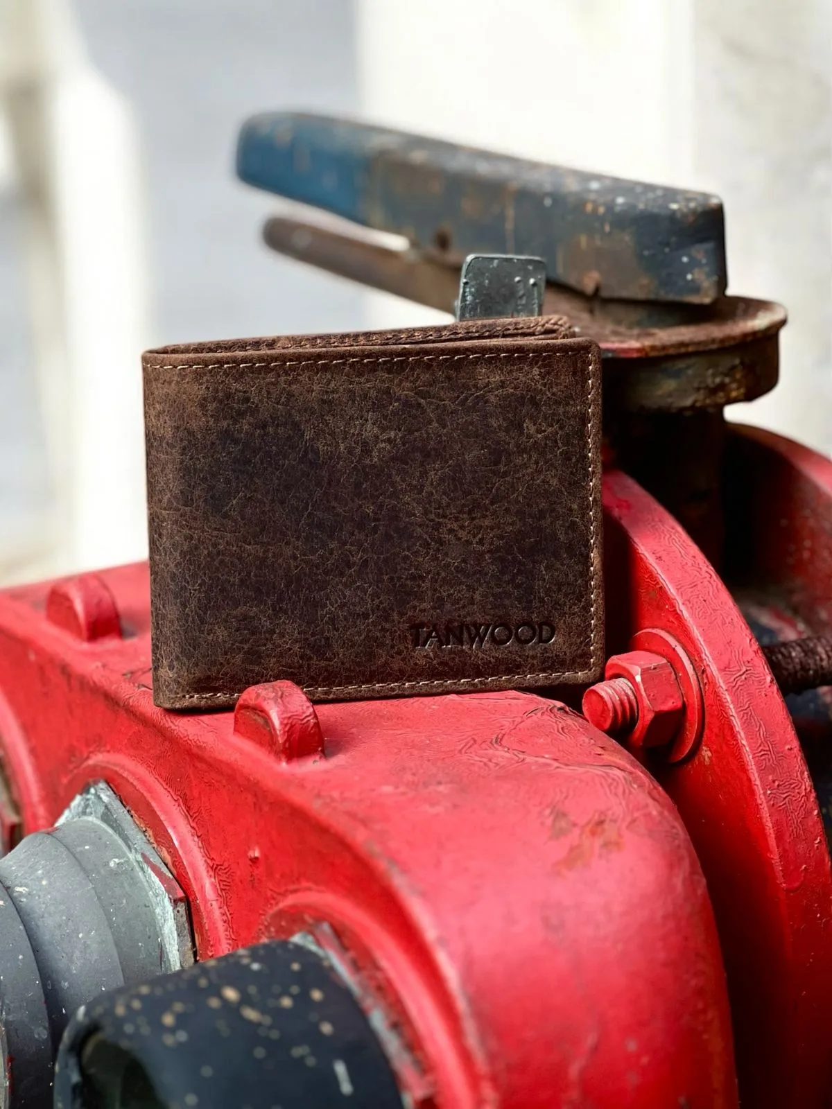 TANWOOD Leather Rugged Bifold Wallet - RFID - Image 7